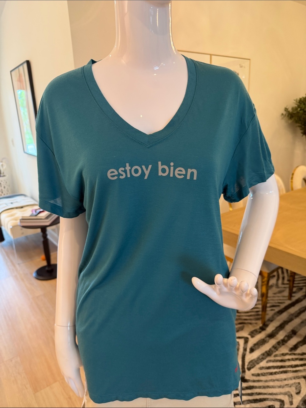 Peace Love World Teal V-Neck 'estoy bien' Women's Tee
